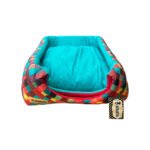 Caminha Toca Pet para Cachorro mod Quadrada Impermeável Luppet G na cor Verde e Motivos Geométricos vermelhos - Imagem 2